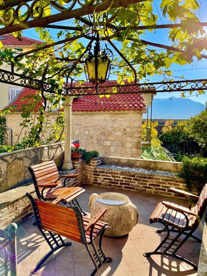 Old Town House With Private Garden Apartman Budva